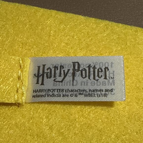 Harry Potter Set Of 4 House Banners Hufflepuff Ravenclaw Slytherin Gryffindor - Picture 5 of 10